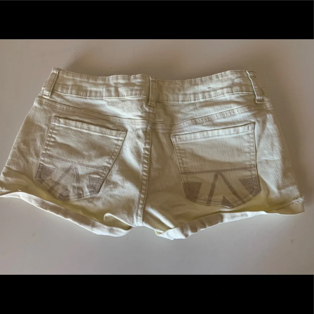 American Eagle Pale Yellow Shorts
